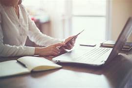 lady & laptop bereavement call for support and guidance
